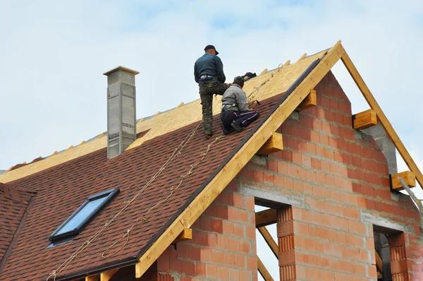 Signs You Need a Roof Repairs Contractor ASAP