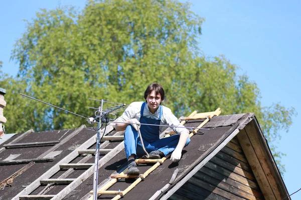 Signs You Need a Roofing Contractor in Spokane Valley