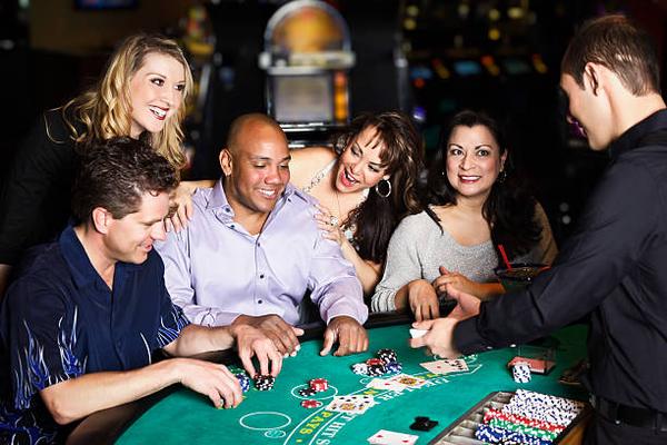 How Beginners Can Enjoy Online Casino Slots Safely